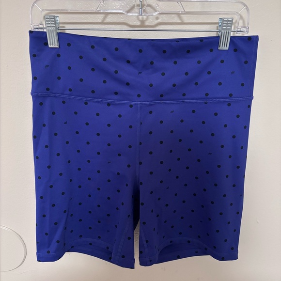 ✨Fabletics Ultracool Polka Dot Biker Shorts Size L - Picture 2 of 9